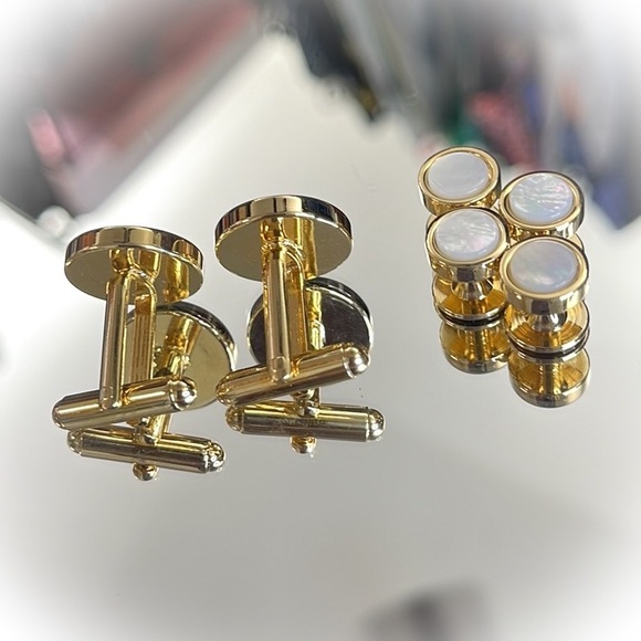 💕Beautiful Gold Tone Vintage Cufflinks & Button Stud Set Mother of Pearl💕 - Picture 3 of 4